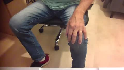 Snapshot of yoska281 chatting on December 1, 4:32 pm yoska281 online show from December 1, 4:32 pm