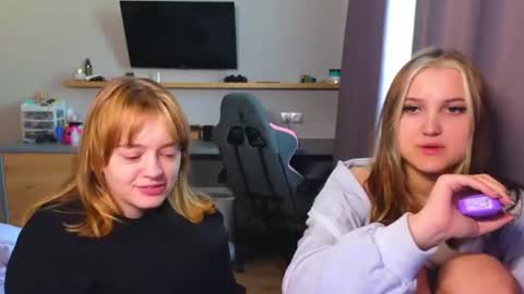 Anna and Luna online show from June 24, 5:20 pm