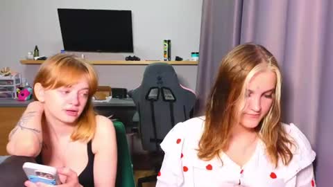 Anna and Luna online show from June 28, 10:39 pm