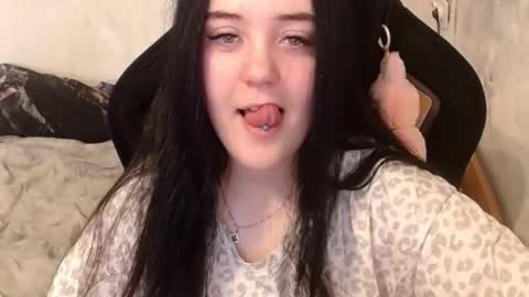 Snapshot of your_8a8y chatting on September 25, 9:49 am your_8a8y online show from September 25, 9:49 am