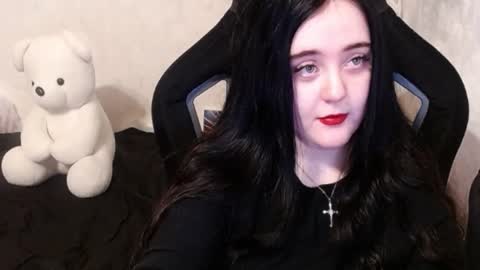 Snapshot of your_8a8y chatting on December 18, 11:24 am your_8a8y online show from December 18, 11:24 am