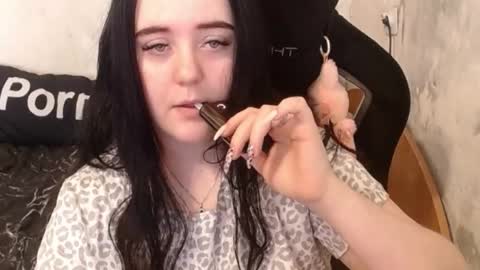 Snapshot of your_8a8y chatting on October 7, 9:05 am your_8a8y online show from October 7, 9:05 am