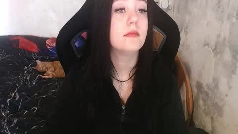 your_8a8y online show from March 5, 12:25 pm