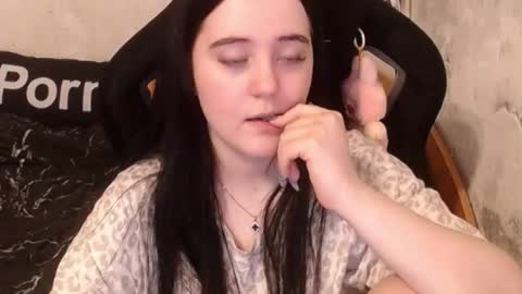 Snapshot of your_8a8y chatting on October 16, 10:48 am your_8a8y online show from October 16, 10:48 am