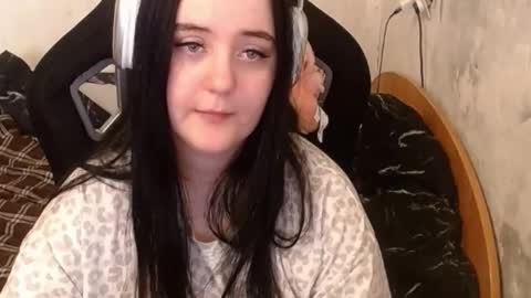 Snapshot of your_8a8y chatting on September 24, 9:38 am your_8a8y online show from September 24, 9:38 am