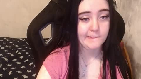 Snapshot of your_8a8y chatting on December 4, 11:35 am your_8a8y online show from December 4, 11:35 am