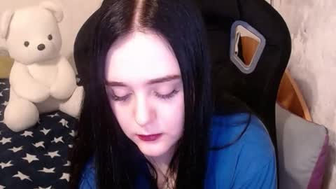 Snapshot of your_8a8y chatting on December 17, 12:33 pm your_8a8y online show from December 17, 12:33 pm