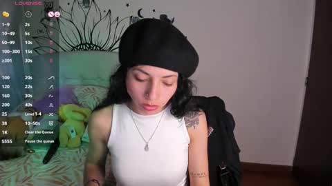 mia3 online show from November 19, 8:18 pm