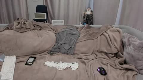 your_shy_guy online show from March 6, 10:09 am