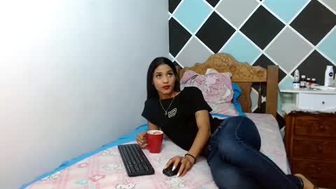 yourcouplehot online show from January 9, 7:36 am