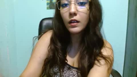 yourdreamgirl903309 online show from November 6, 10:02 pm