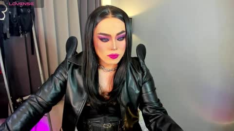 Snapshot of yourfiercemistress chatting on September 18, 10:47 pm not into STINGY and CHEAP people online show from September 18, 10:47 pm