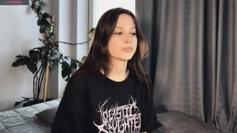 Snapshot of yourher0in chatting on March 12, 12:15 pm Aida online show from March 12, 12:15 pm