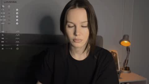 Snapshot of yourher0in chatting on February 16, 2:21 pm Aida online show from February 16, 2:21 pm