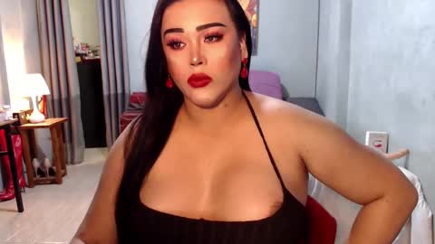 Snapshot of yourhighnesscassy chatting on December 6, 7:15 am Cassy online show from December 6, 7:15 am