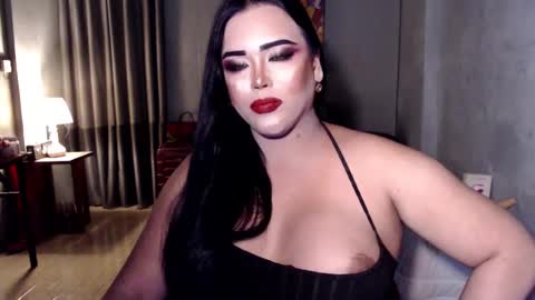 Snapshot of yourhighnesscassy chatting on December 11, 5:21 am Cassy online show from December 11, 5:21 am