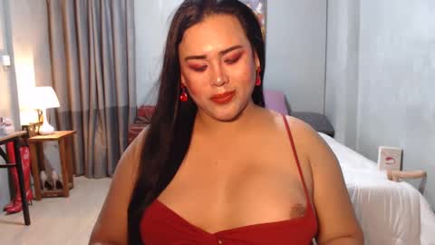 Snapshot of yourhighnesscassy chatting on December 7, 2:19 pm Cassy online show from December 7, 2:19 pm