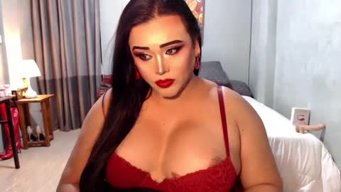 Snapshot of yourhighnesscassy chatting on December 4, 7:55 am Cassy online show from December 4, 7:55 am