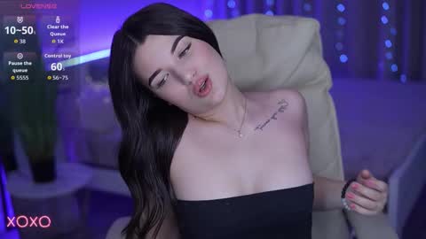 L O L A online show from November 18, 10:13 pm