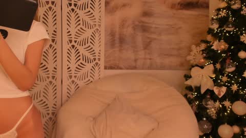 Snapshot of yourmidnightcoffee chatting on December 10, 10:26 pm Sarah online show from December 10, 10:26 pm