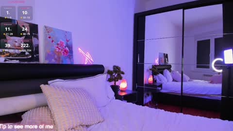 Ashley online show from April 5, 6:49 pm