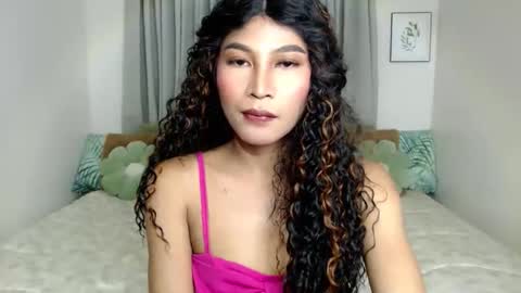 yourprettybella_ts online show from January 18, 6:50 pm