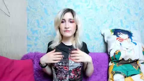 yourr_robin online show from July 30, 12:39 pm
