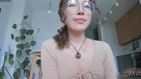 youre meyy online show from October 25, 7:19 am