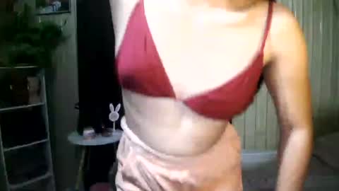 yoursubmissive_larah online show from June 24, 11:39 am