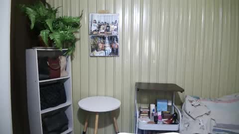 yoursubmissive_larah online show from May 11, 4:04 pm