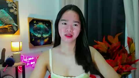 yourtinybunny online show from December 18, 12:00 pm