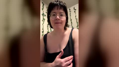 Rose Noire online show from February 15, 4:06 pm