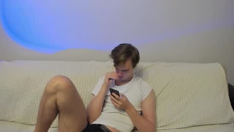 Yue Lang and Samm online show from December 4, 7:24 pm