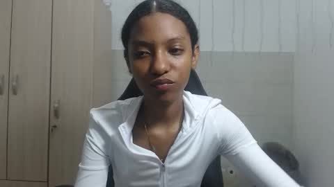 Snapshot of yukari_pr chatting on October 7, 1:56 am YUKARI online show from October 7, 1:56 am