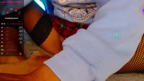 Snapshot of yuli_ya chatting on September 28, 6:06 pm Sweet Pussy online show from September 28, 6:06 pm