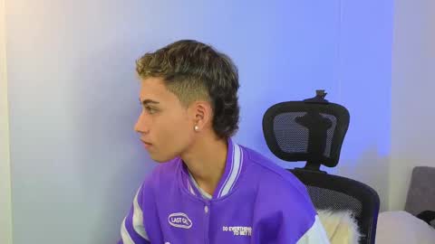 yulian_vasquez online show from October 7, 12:45 pm