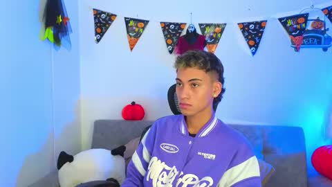 yulian_vasquez online show from October 30, 1:12 pm