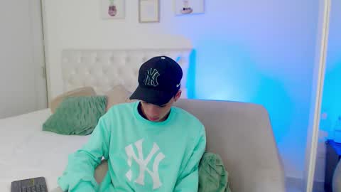 yulian_vasquez online show from February 26, 7:39 pm