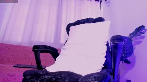 yulieth_x online show from June 11, 2:37 pm