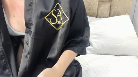 yulievans online show from February 7, 2:37 pm