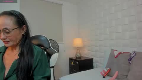 Y U L I T Z A online show from December 22, 1:07 pm