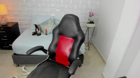 Y U L I T Z A online show from October 3, 1:08 pm