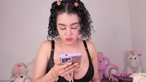 yunahott_ online show from May 23, 5:58 am