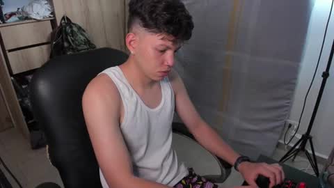 yurii_moody online show from February 24, 8:25 pm