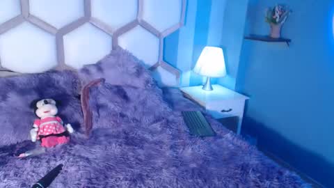 yvi online show from June 10, 4:28 pm