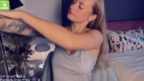 The Queen Bitch of the United Kingdom online show from January 15, 7:37 am