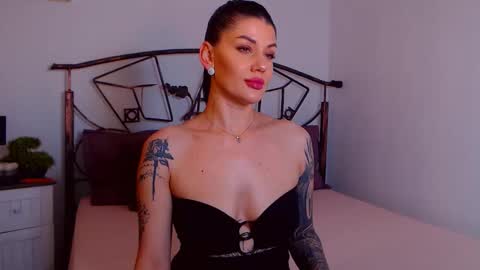 I V Y   online show from November 4, 9:16 pm