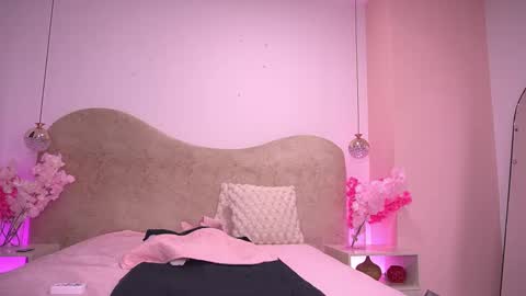 Zoe  online show from March 10, 3:00 am