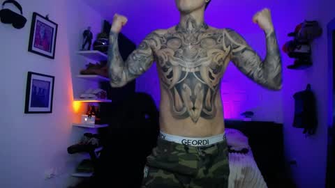 zac_muller1 online show from April 2, 2:52 am