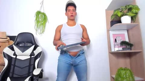 zack online show from December 4, 9:36 pm